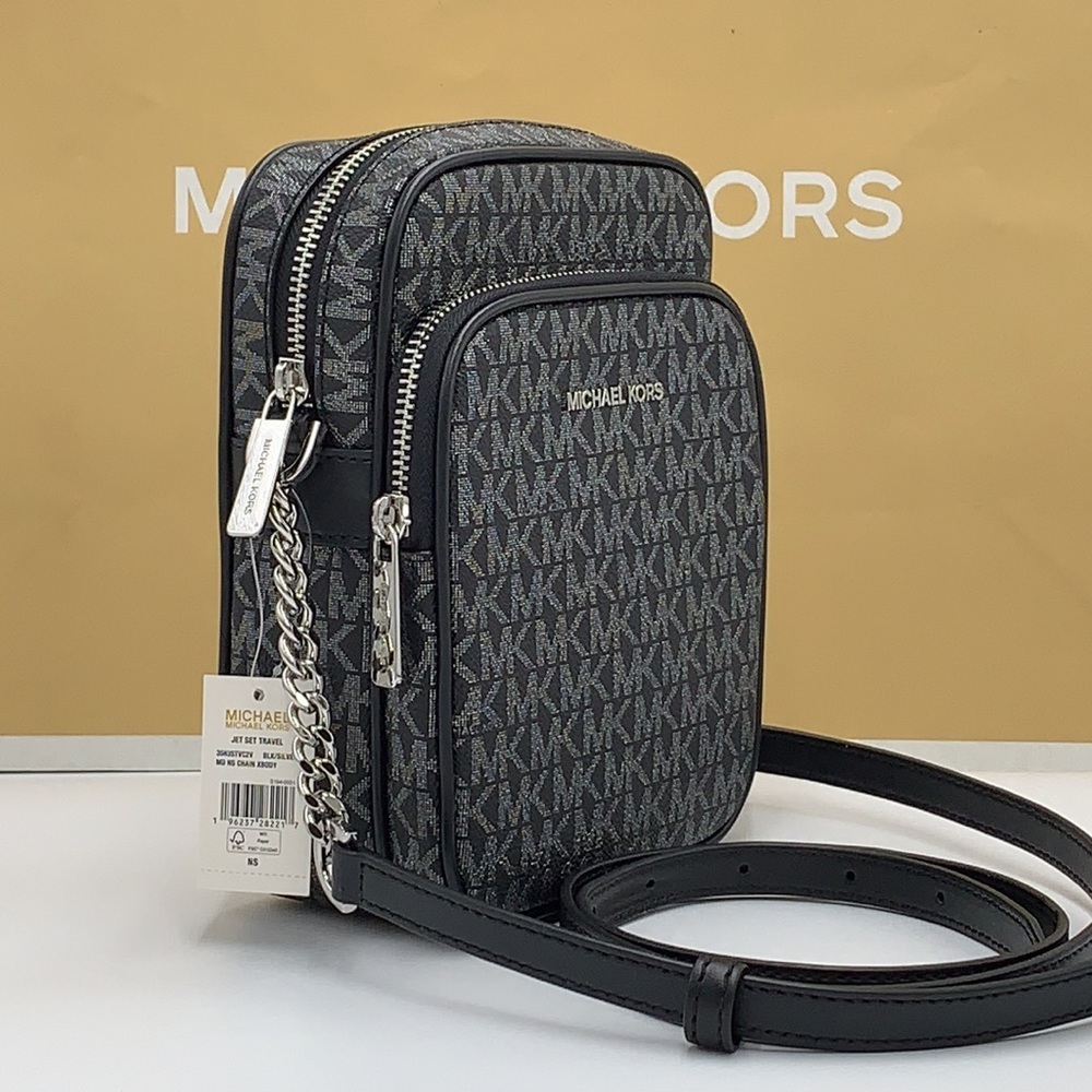 MICHAEL KORS
Jet Set Travel Medium Signature Logo Crossbody
COLOR BLACK SILVER - Picture 3 of 16